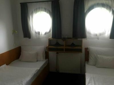 Botel Lisa - 40