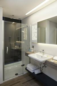 Ramada & Suites by Wyndham Izmir Kemalpasa - 12