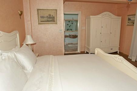 Swan Lake - Adult Only - 48