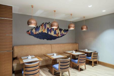 Hampton by Hilton - 19