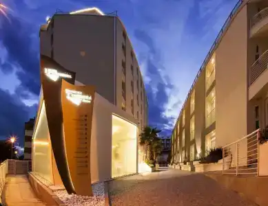 Continental & Residence - 3