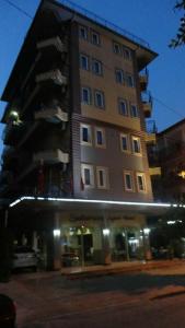 Sailorson Apart - 10