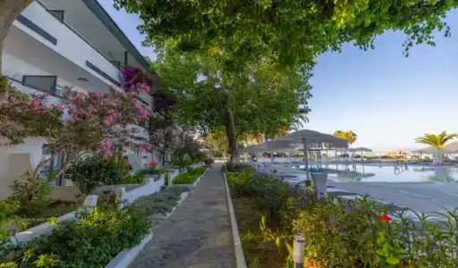 Ladonias Luna Beach Resort - 17