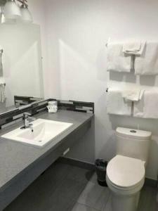 Crystal Lodge Motel - 3