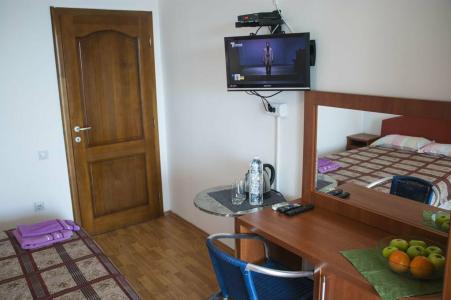 Axenia - 18