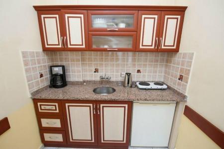 Lavinia Apart & - 25