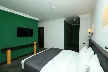 Pine Astoria - 10