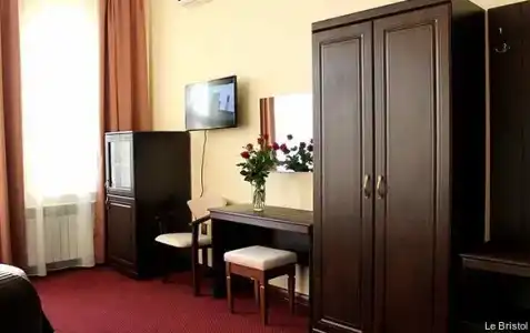 Le Bristol - 21