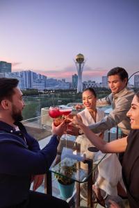 The Ritz-Carlton - 32