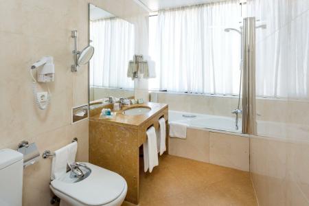 Holiday Inn Lisbon by IHG - 14