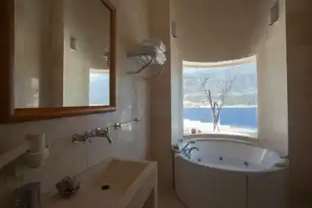 Mekvins Deniz Feneri Lighthouse - 15