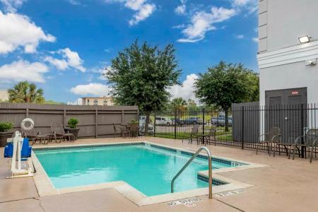 Best Western Plus Hobby Airport Inn Suites - 25