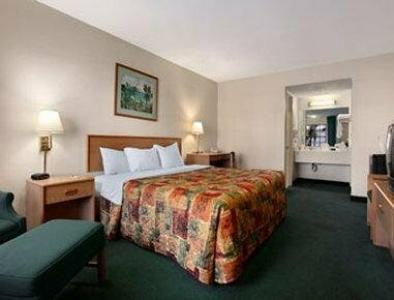 Howard Johnson by Wyndham Ft. Myers FL - 12