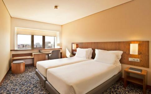 Ramada by Wyndham Lisbon - 33