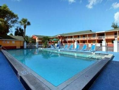 Howard Johnson by Wyndham Ft. Myers FL - 1