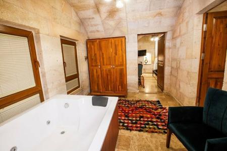 Caldera Cave & Restaurant - 41
