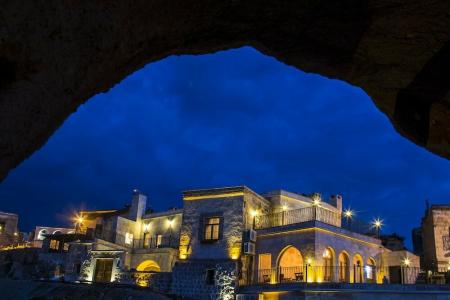 Caldera Cave & Restaurant - 4
