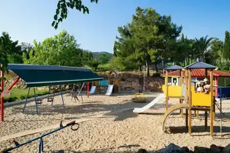 Alexandra Elegance Bridging Generations - 12