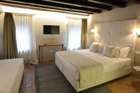 Venice Resort Airport - 19