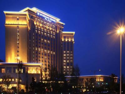 Wyndham Grand Plaza Royale Palace - 3
