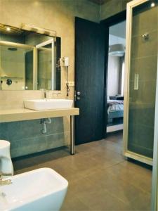 Barsuna Bar Boutique - 28
