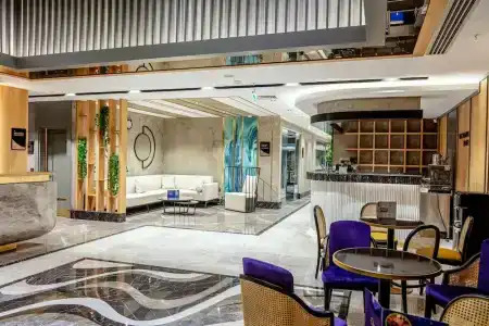 DoubleTree by Hilton - 43