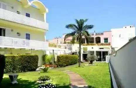 Marina 10 Design & Spa - 0