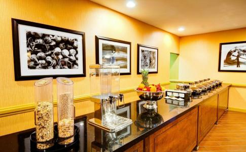 DoubleTree by Hilton Raleigh Brownstone University - 26