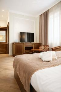 Royal Renaissance - 41