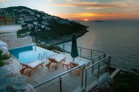 Mekvins Deniz Feneri Lighthouse - 0