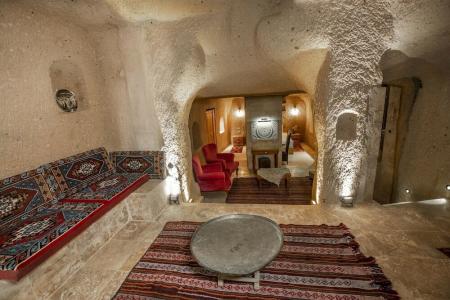 Caldera Cave & Restaurant - 49