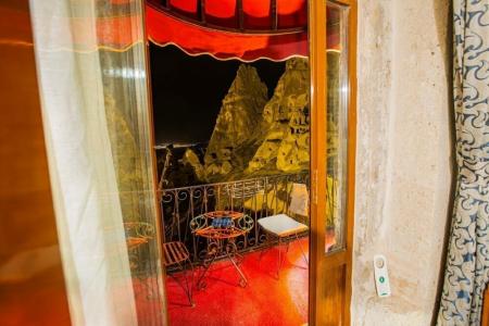Caldera Cave & Restaurant - 5