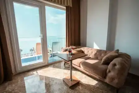 Kristal Beach - 6