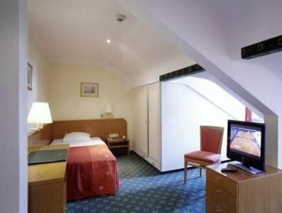 Perrin - Former Carlton - 15