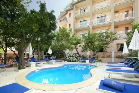 Regina Sorrento - 0