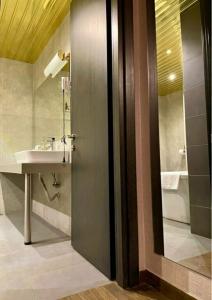 Barsuna Bar Boutique - 32
