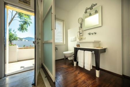 4Reasons + Bistro | 12+ - 41