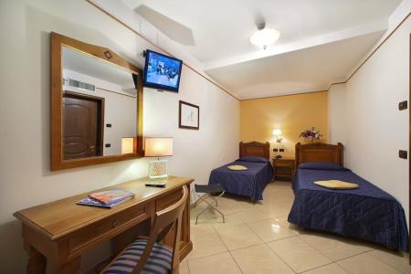 Ulisse Deluxe Hostel - 25