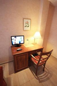 Roman Terrace - 5