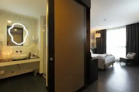 Best Western Premier CHC Airport - 22