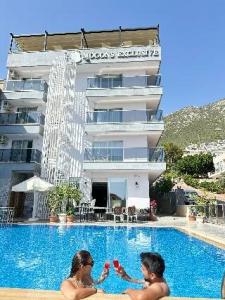 Mogons Exclusive - 14