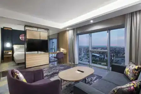 DoubleTree by Hilton - 11