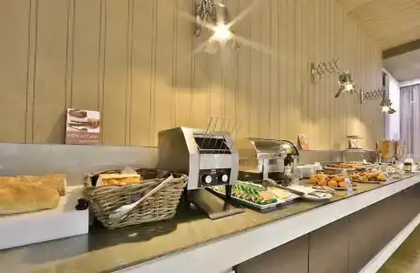Best Western Premier CHC Airport - 20