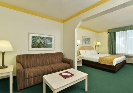 Comfort Suites Maingate East - 65