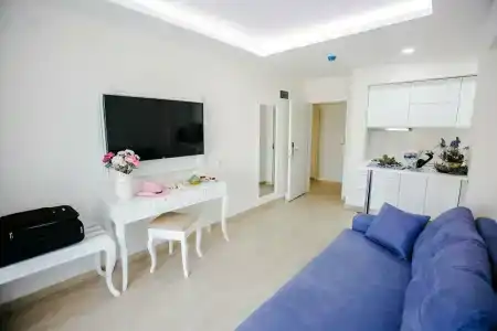 Princess Kinli Suites - 39