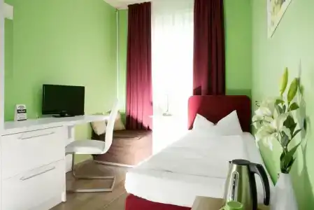 Barcelona Bed & Breakfast - 2