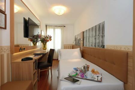 Unahotels Ala Venezia - Adults Only - 39