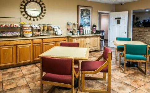 Rodeway Inn East - 34