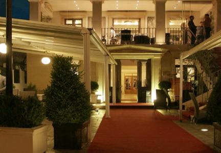 Arc de Triomphe by Residences - 16
