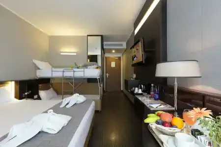 Best Western Premier CHC Airport - 11
